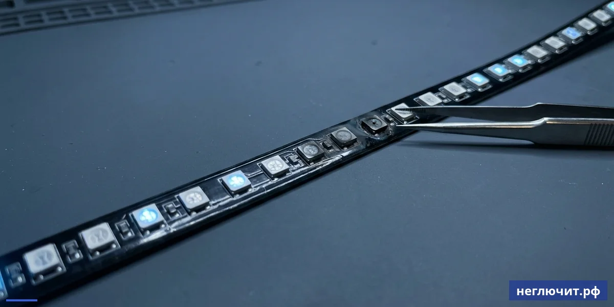 Крупный план LED-полосы Ambilight Philips — типичная поломка подсветки