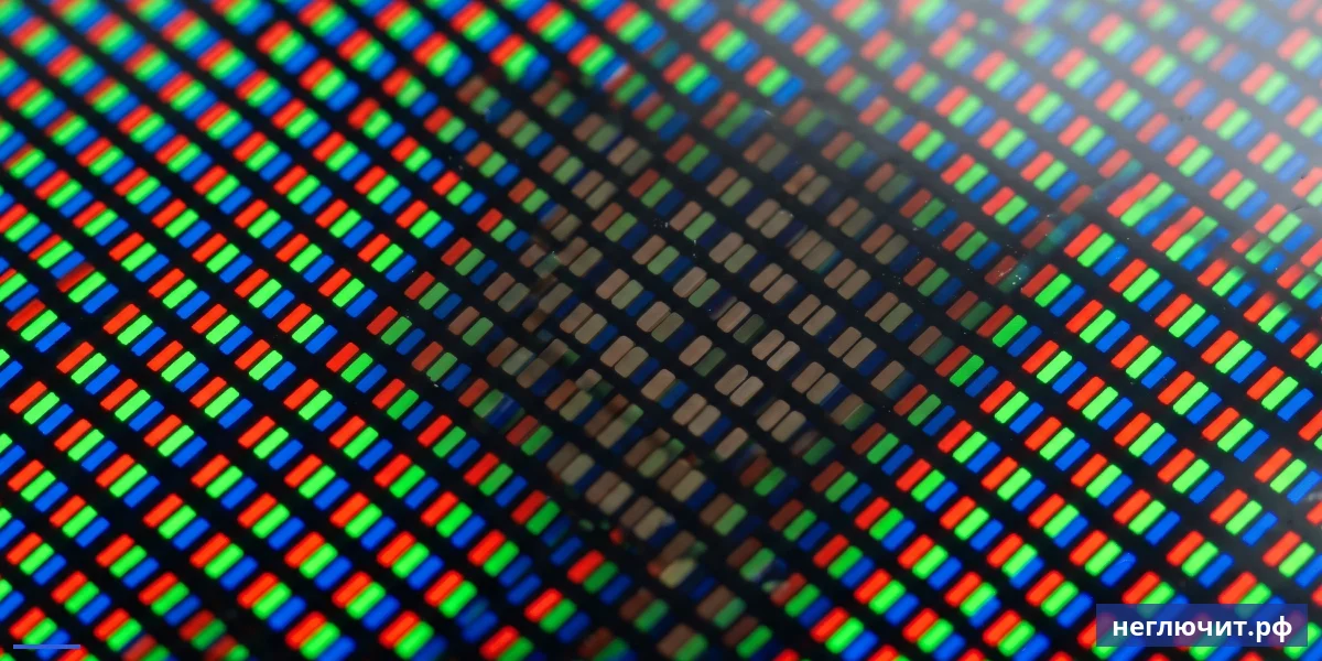 Крупный план OLED-матрицы с признаками burn-in — выгорание органических пикселей