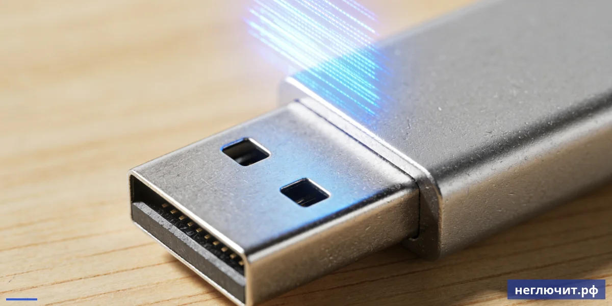 Современная компактная USB-флешка крупным планом — носитель прошивки для Smart TV