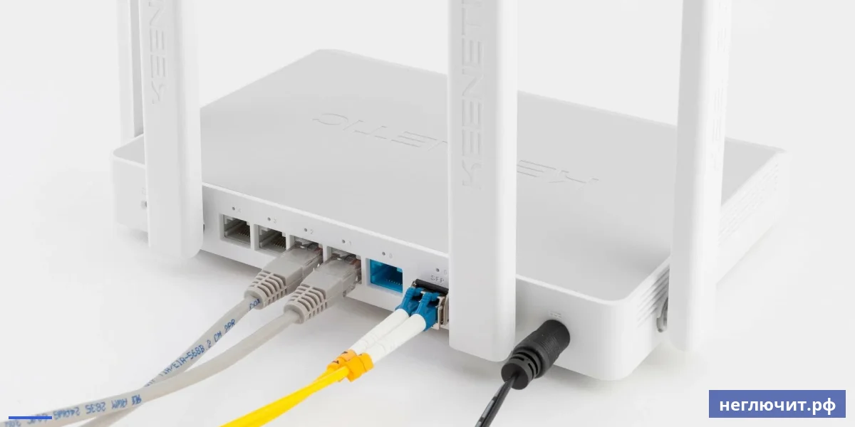 Задняя панель Wi-Fi роутера с портами WAN, LAN и USB — макро снимок